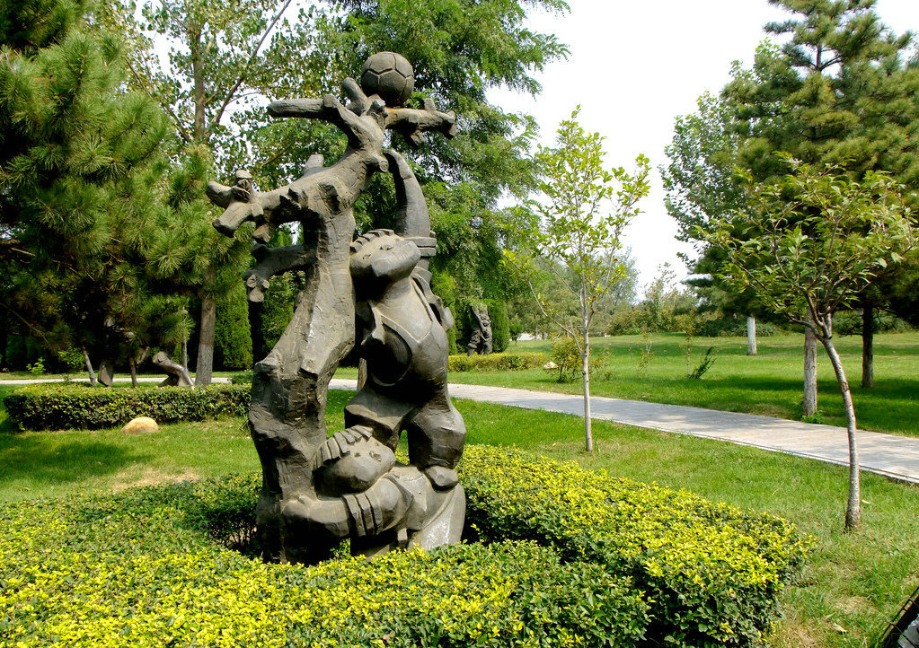 銅雕塑如何制作及步驟鄭州雕塑廠家(圖1)